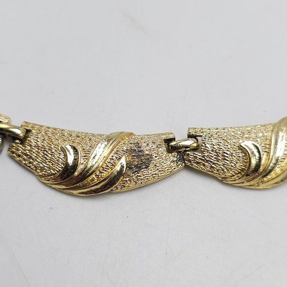 Vintage Coro Gold Tone Textured Leaf Link Necklace Choker - Picture 5 of 6